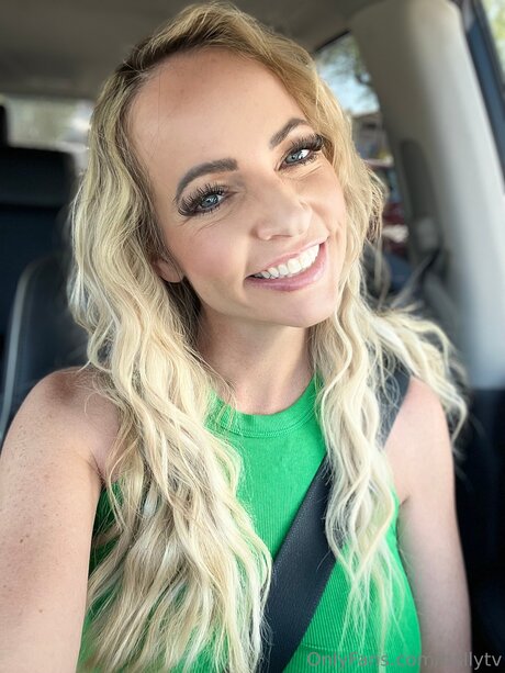 Hxllytv nude star image