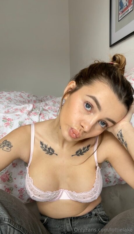 Lottielake exclusive model image