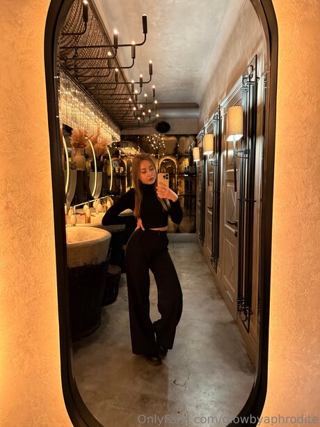 Glowbyaphrodite star top images