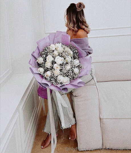 Besthottwife model pornographic photos