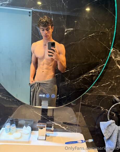 Parkerreid naked model picture