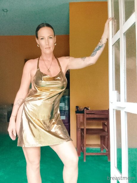 Bestmomannavon hot actress photos