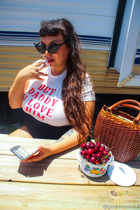 Xxlululo model porn picture