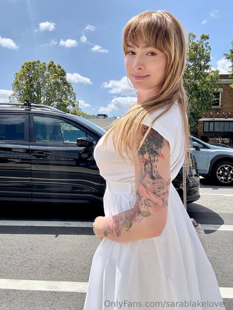 Sarablakelovely art actress pic