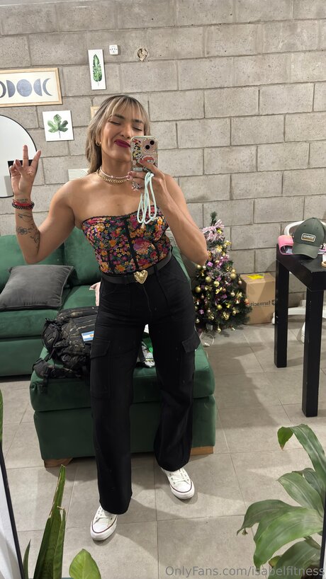 Isabelfitness star exclusive photos