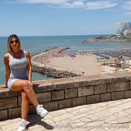 Everythingforanna model sexy pic