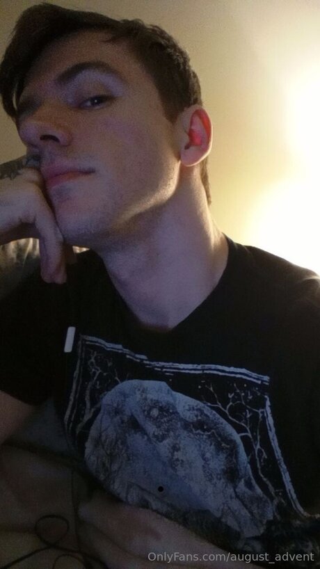 August Advent model hot img