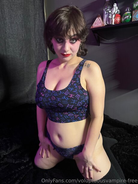Voluptuousvampire Free nudes star galleries