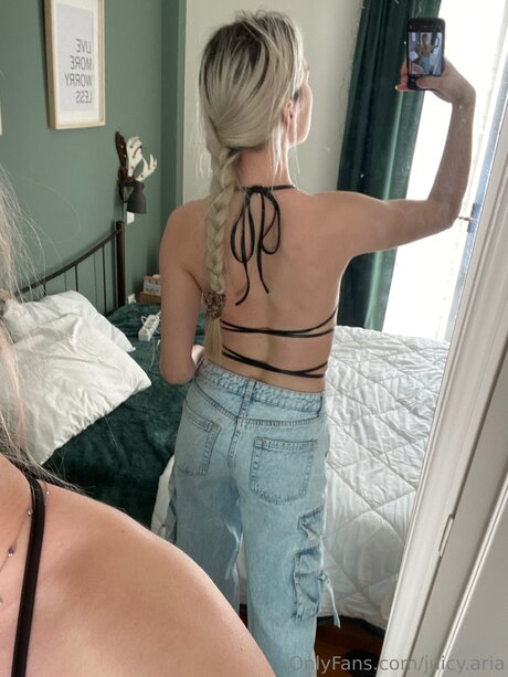 Juicy Aria sex actress image