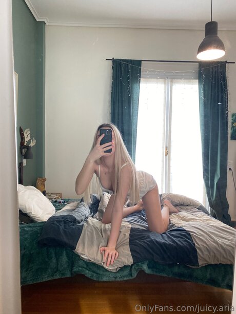Juicy Aria nice actress gallery