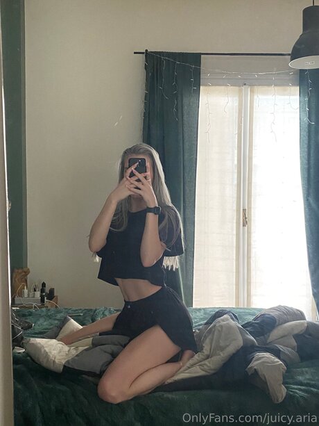 Juicy Aria model sexy picture