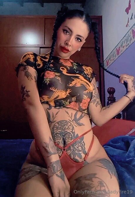 Miafoxvipp star erotic pic