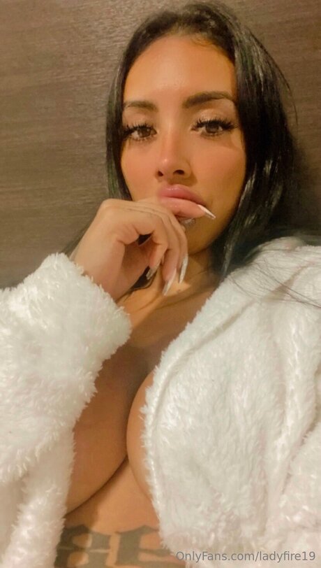 Miafoxvipp perfect star img