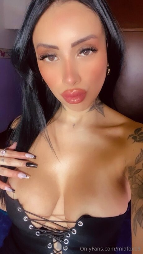 Miafoxvipp model best gallery