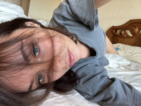 Anoraofficial naked model pic