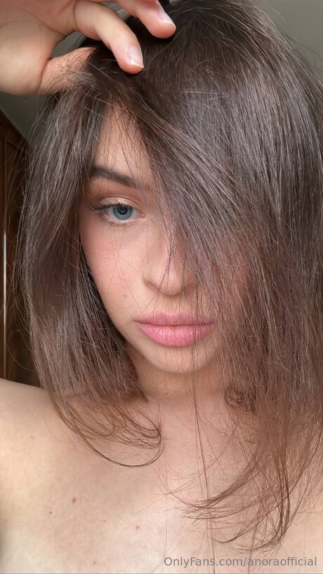 Anoraofficial adult model photo