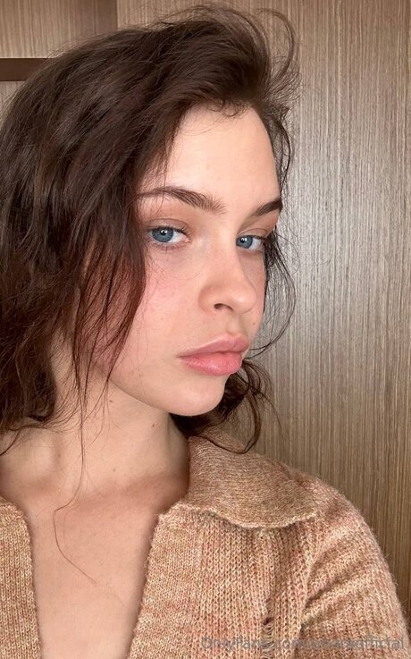 Anoraofficial hot actress galleries