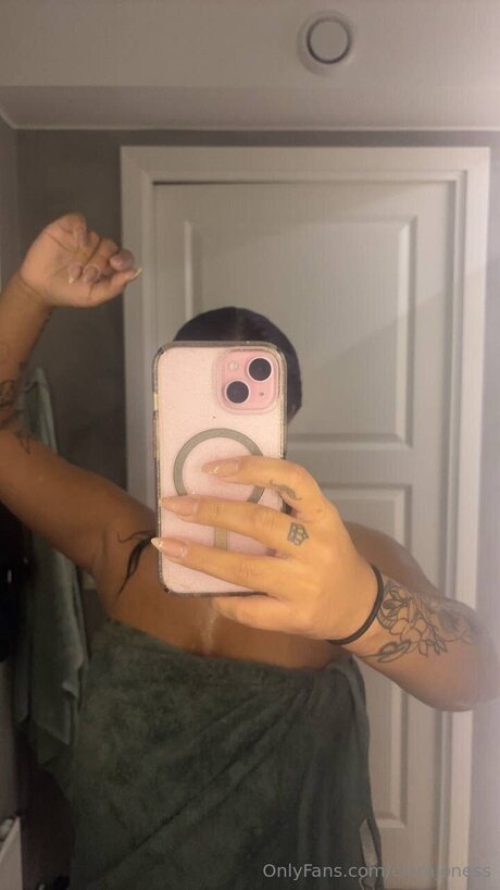 Clarajoness model nude images