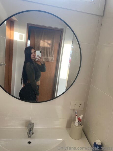 Cecebiggass erotic model photos