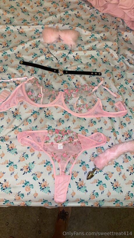 Sweettreat414 naked pornstar picture