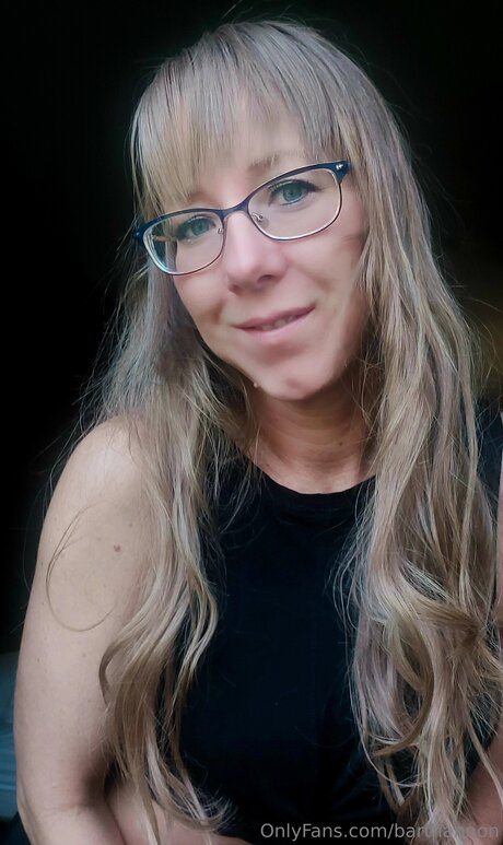 Barthannon sex model photos