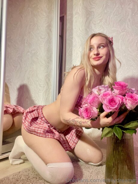 Emilydreamm exclusive model img
