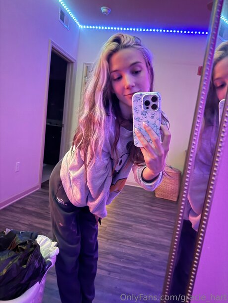 Gracie Hart nude star photo