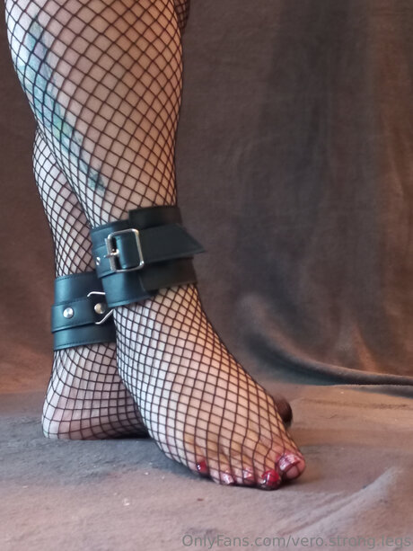 Vero Strong Legs free pornstar picture