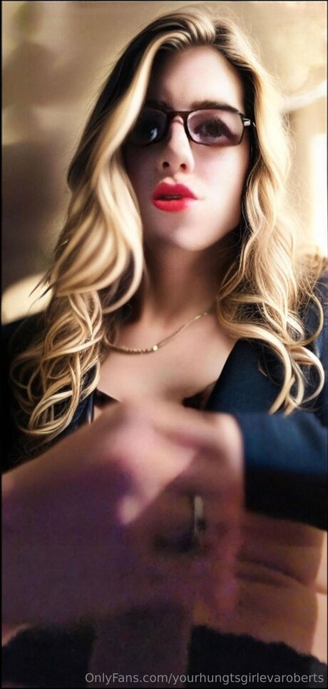 Yourhungtskenziegurl star erotic pictures