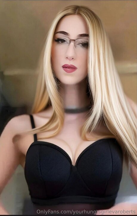 Yourhungtskenziegurl pornstar sexy photo