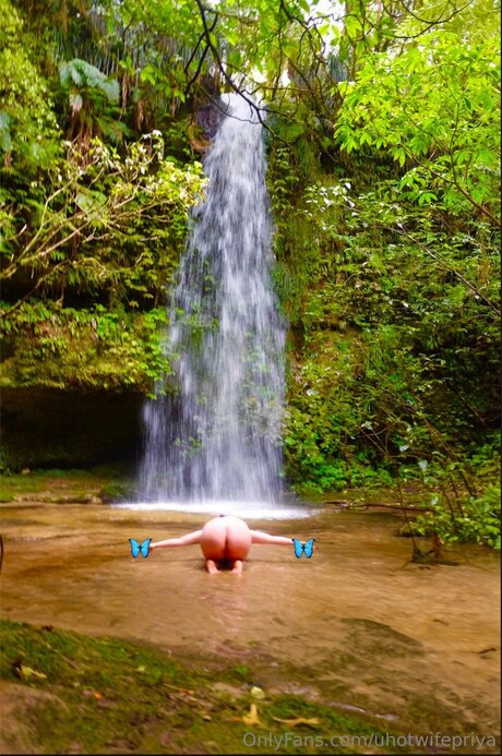 Uhotwifepriya sex model archive