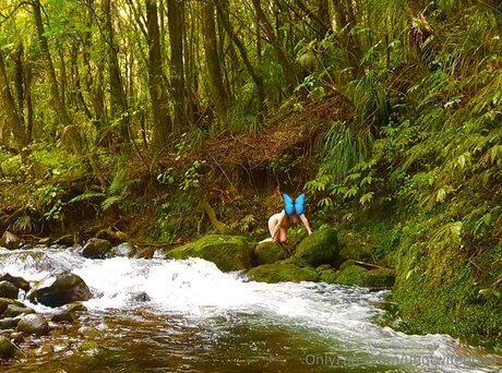 Uhotwifepriya star best pic