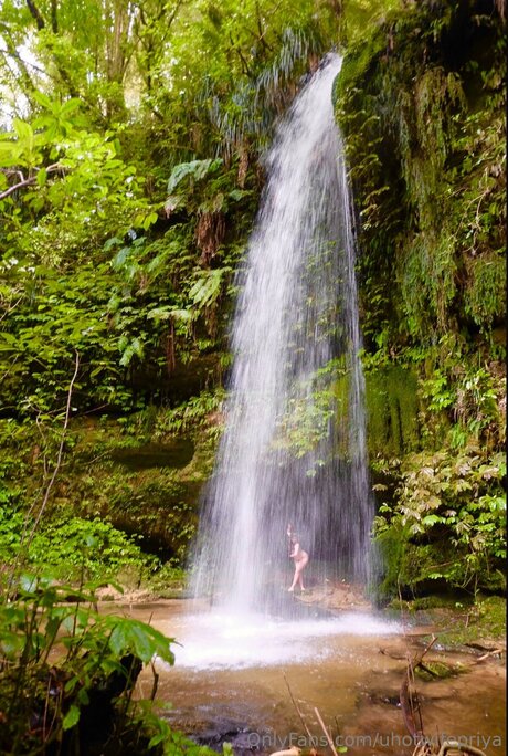 Uhotwifepriya nice actress img