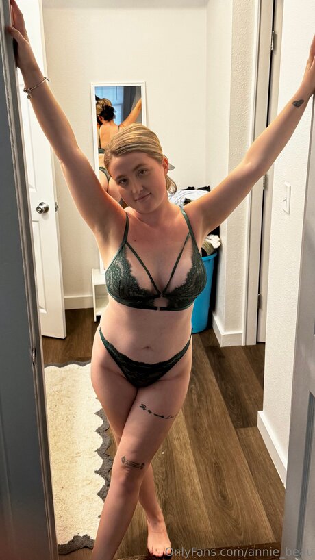 Annie Beau hot pornstar pictures