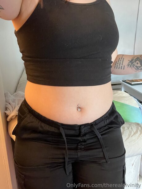 Therealdivinity sex model image