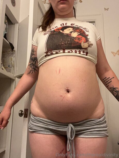 Therealdivinity model beautiful photo