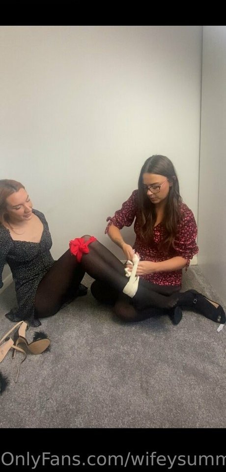 wifeysummer art star gallery