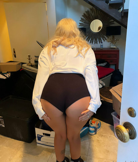 povlotti sex model photos