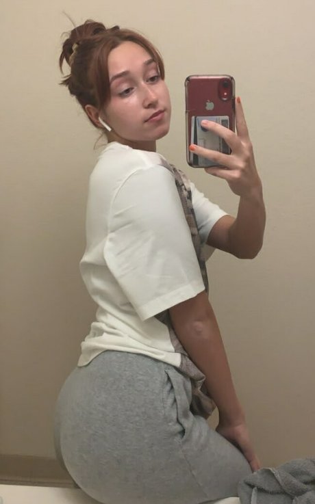 Lasmren ASMR erotic pornstar picture