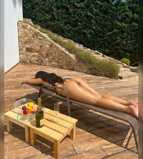 juicy nicole hot model picture