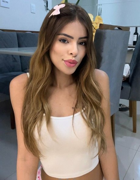 miaprado naked model pics