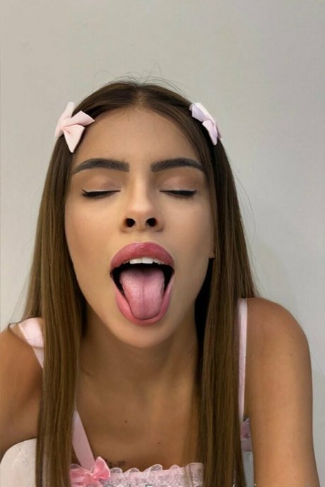 miaprado hot model pic