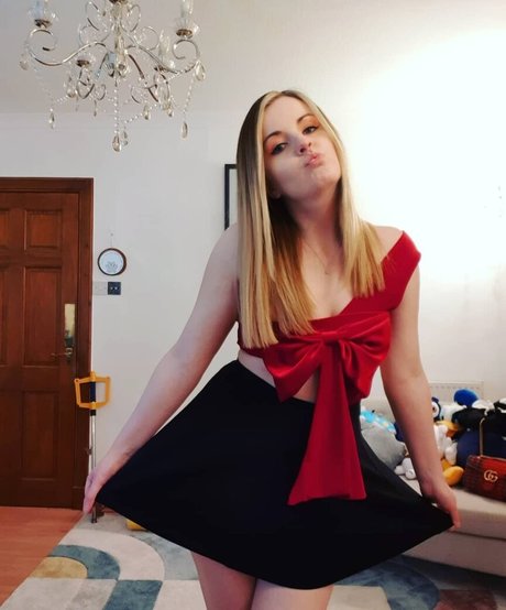 Suzy Lu nude star gallery