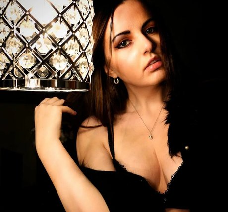 Suzy Lu hot actress pic