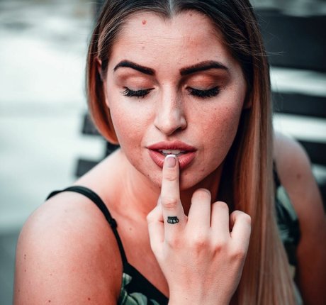 Nicole Andrievich xxx star picture