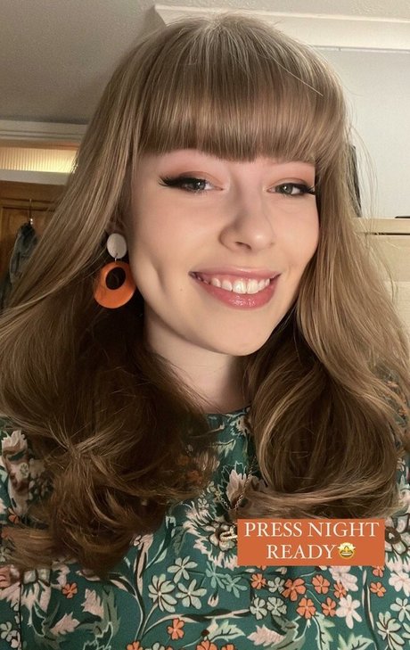 Abbie Budden adult model picture