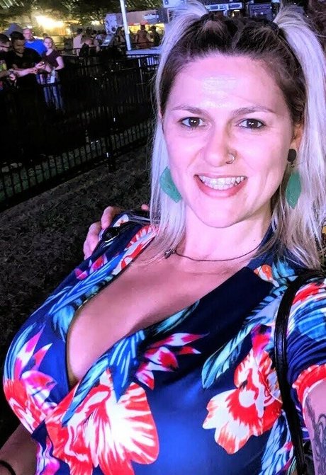 Samantics model nude picture