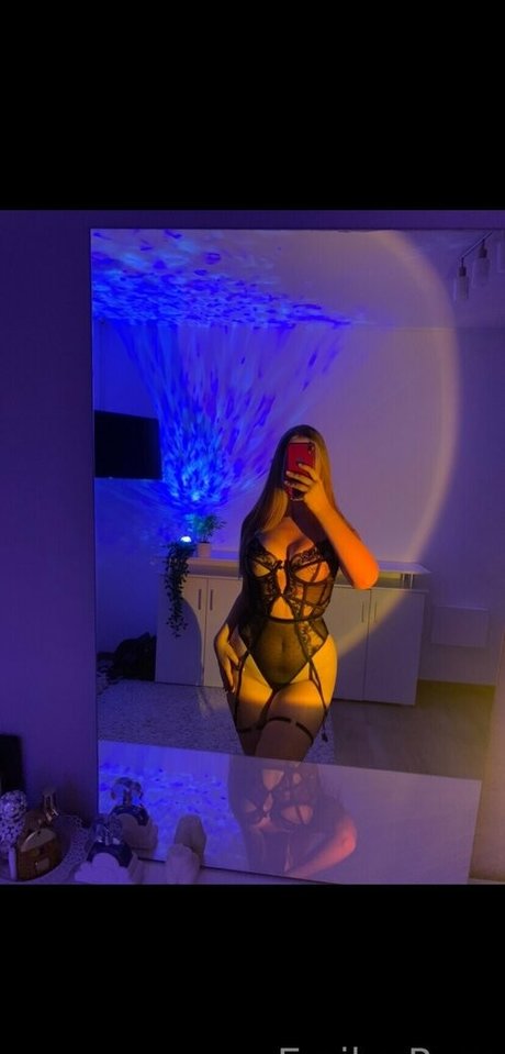 emilyxross naked star photo