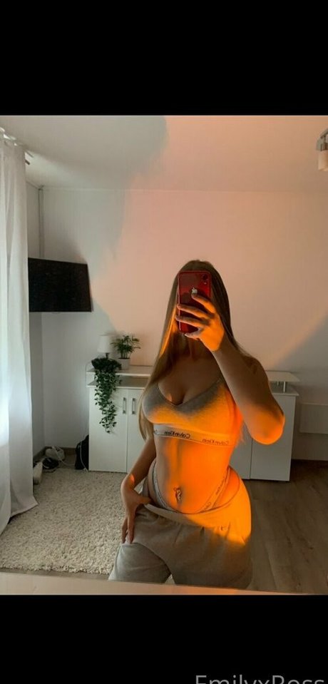 emilyxross pornstar sexy img