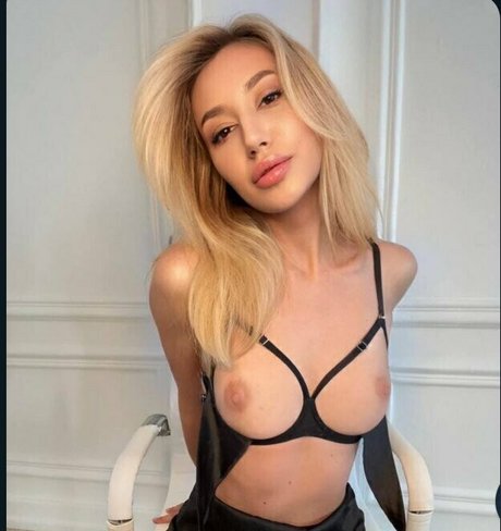 mari yummy hot actress pictures